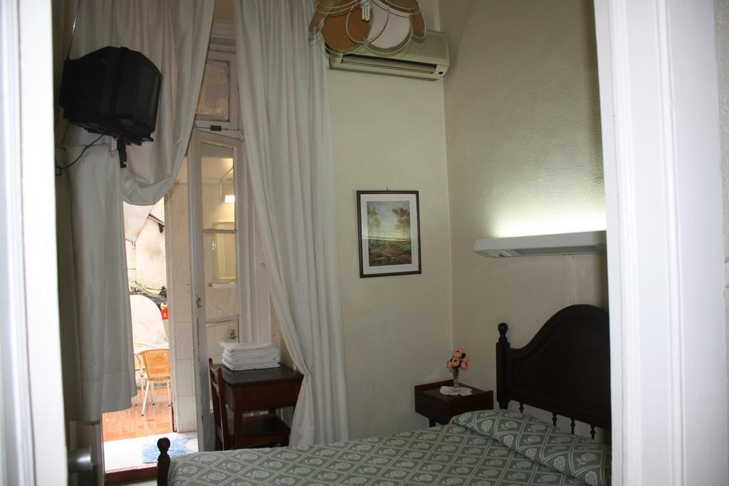 Pensao Residencial Estrela Do Mondego Hotel Lisbon Room photo